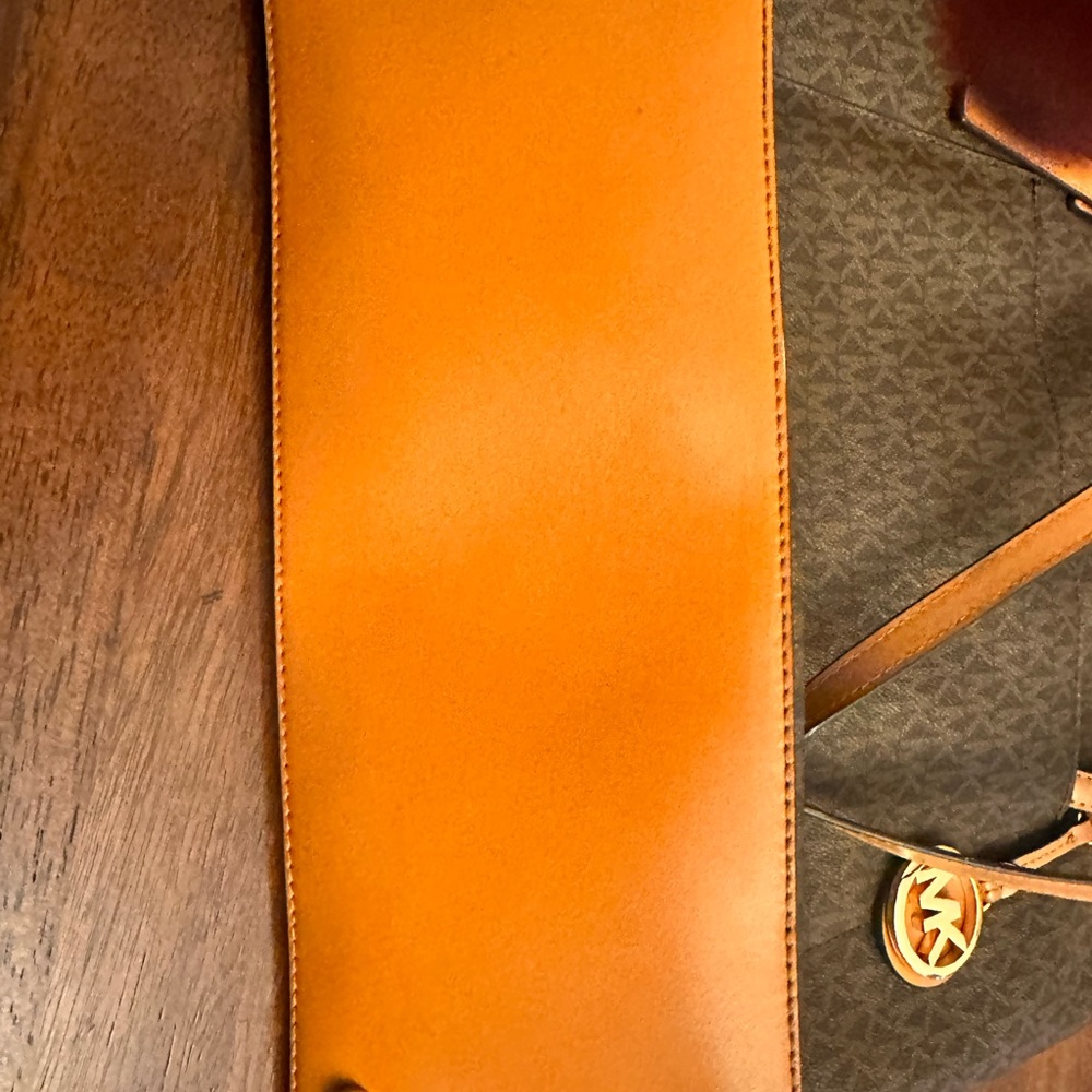 Michael Kors Large East West Tote  with matching wallet . - Picture 3 of 12